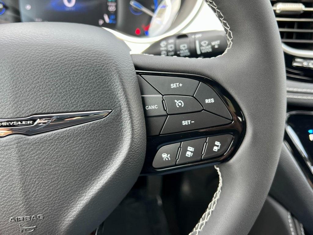 new 2025 Chrysler Pacifica Hybrid car, priced at $52,775