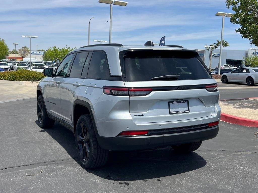 new 2025 Jeep Grand Cherokee car, priced at $43,155