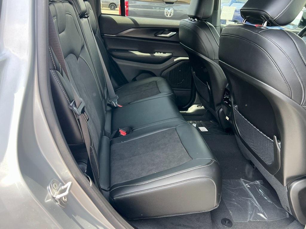 new 2025 Jeep Grand Cherokee car, priced at $43,155