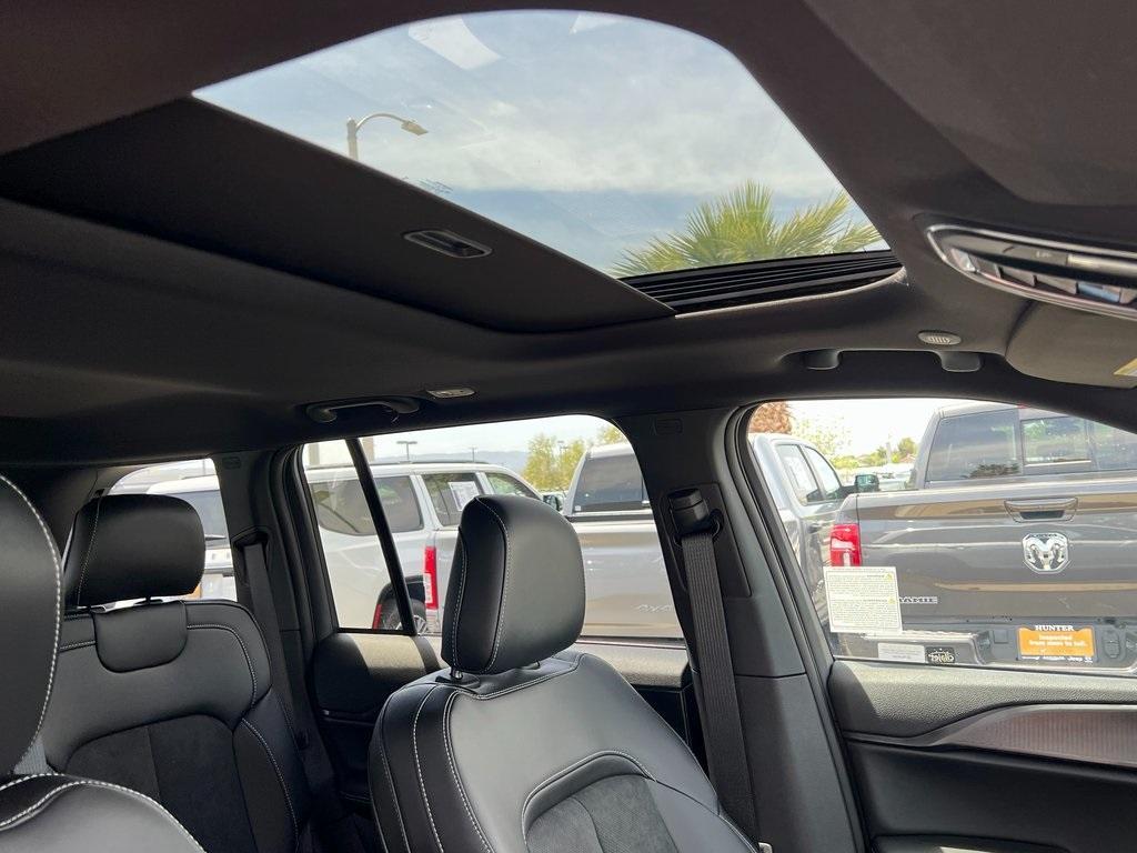 new 2025 Jeep Grand Cherokee car, priced at $43,155