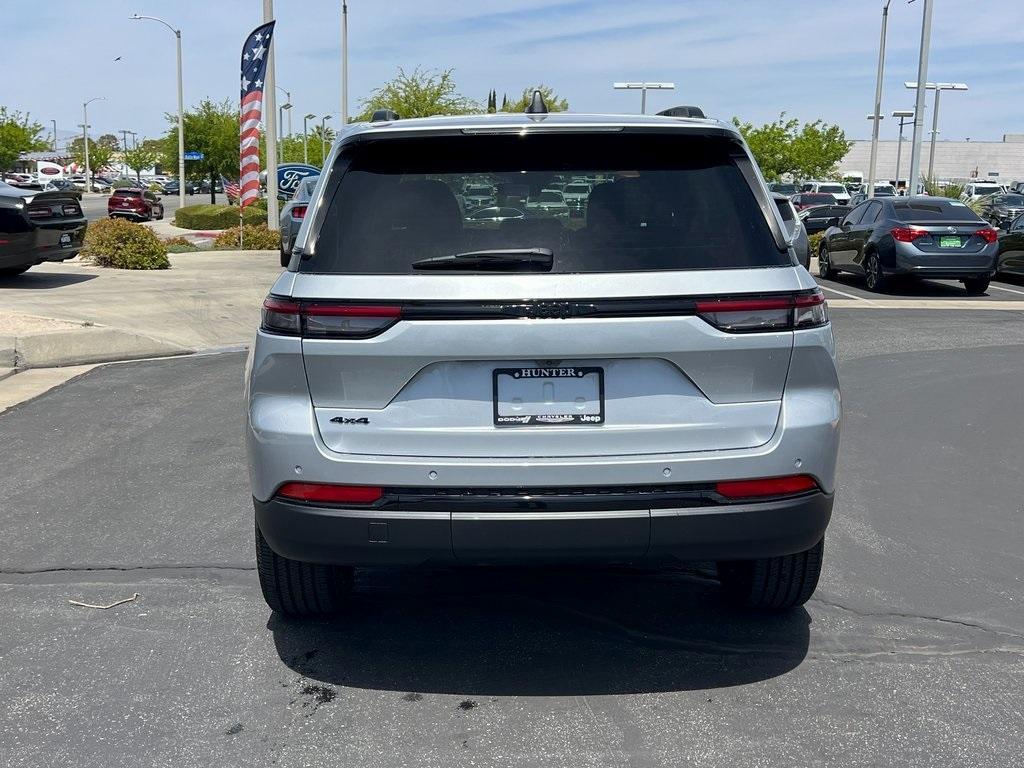 new 2025 Jeep Grand Cherokee car, priced at $43,155