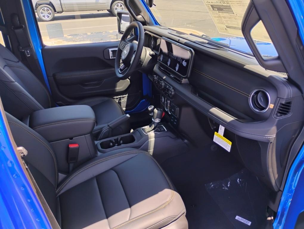 new 2025 Jeep Gladiator car, priced at $48,235