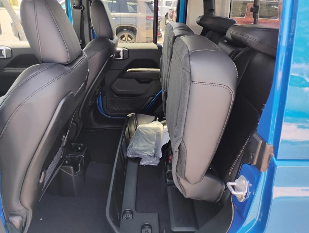 new 2025 Jeep Gladiator car, priced at $48,235