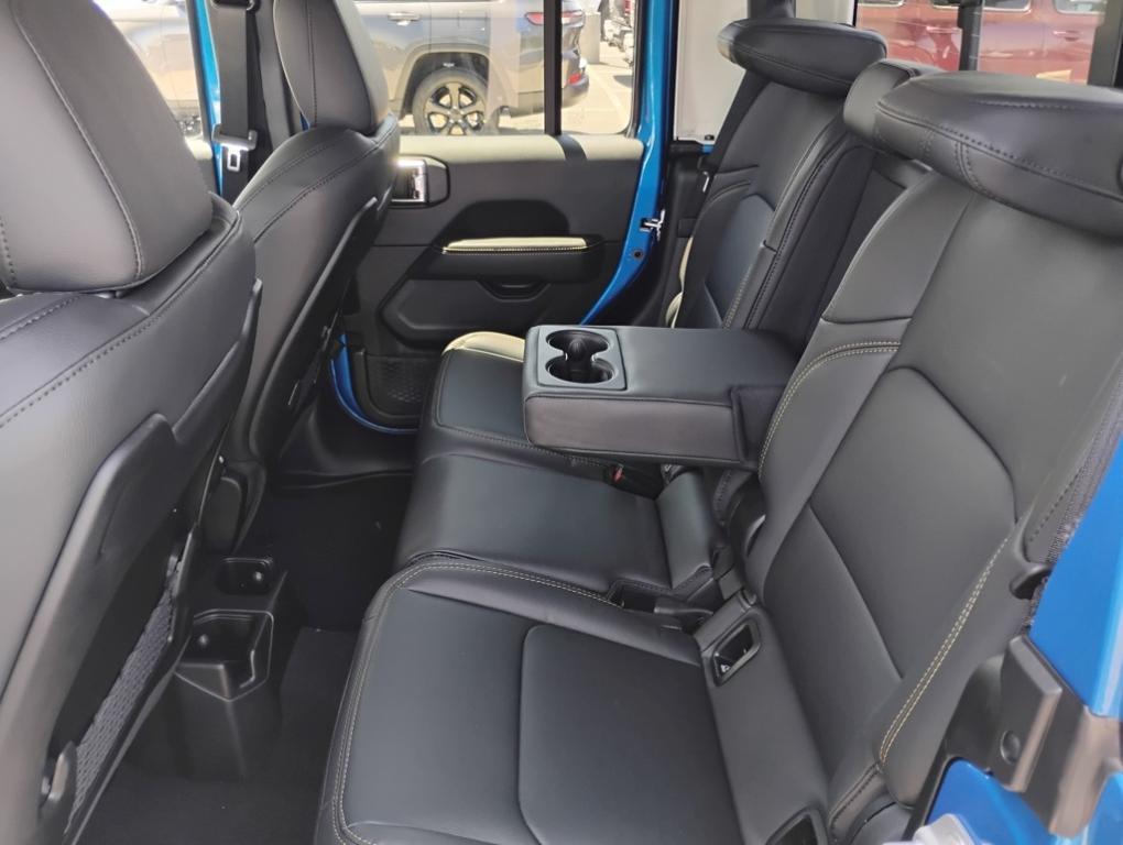 new 2025 Jeep Gladiator car, priced at $48,235