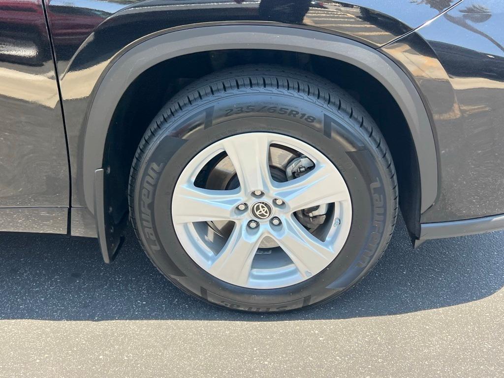 used 2021 Toyota Highlander car, priced at $31,046