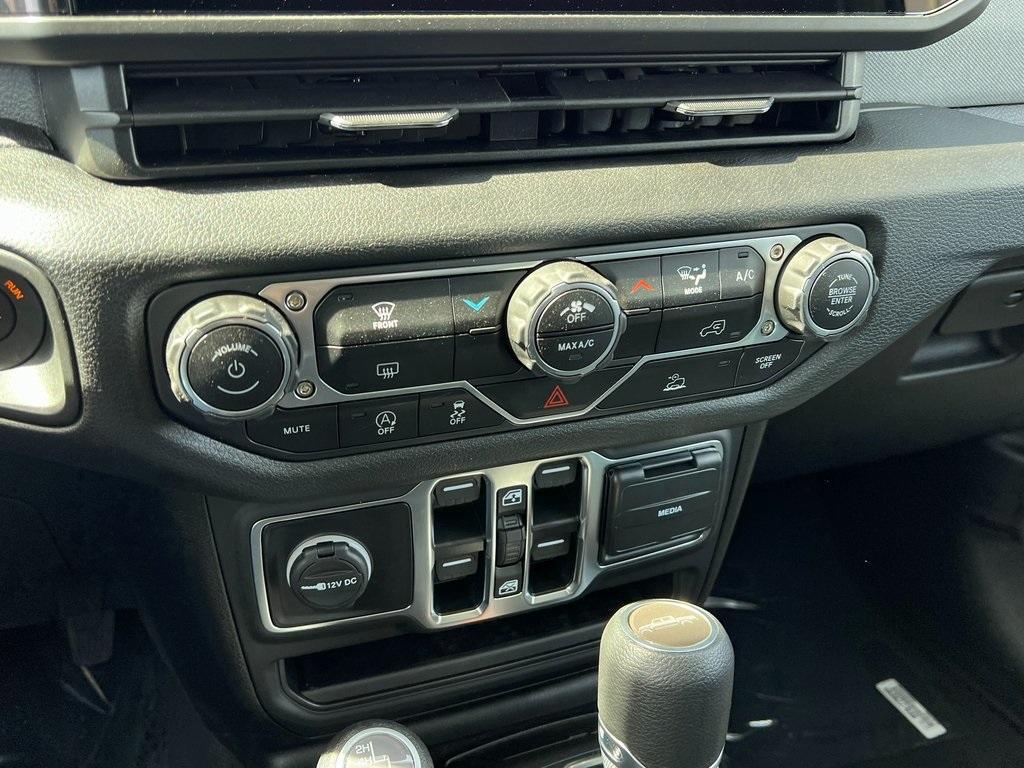 new 2025 Jeep Gladiator car, priced at $40,535
