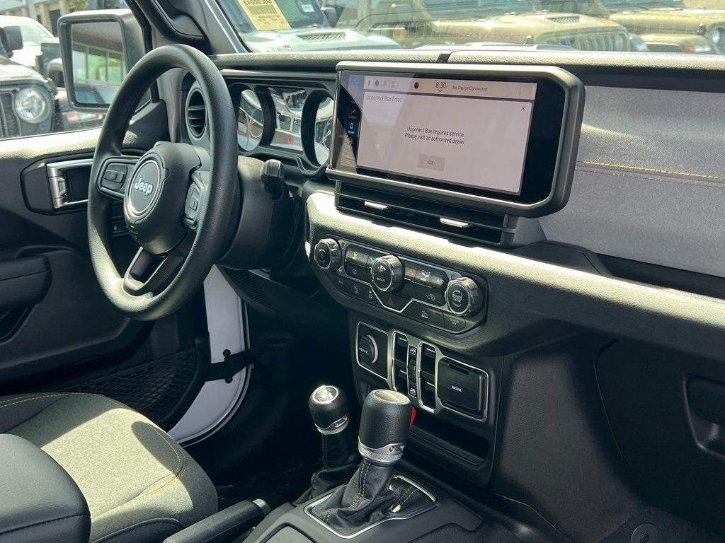 new 2025 Jeep Gladiator car, priced at $40,535