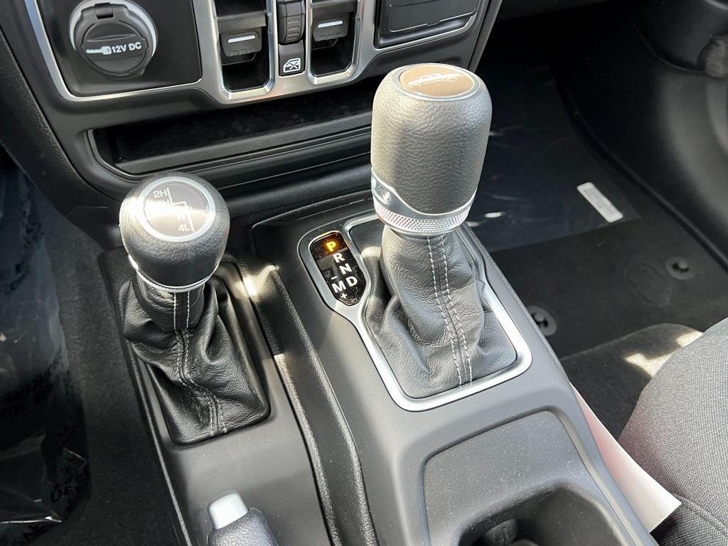 new 2025 Jeep Gladiator car, priced at $40,535