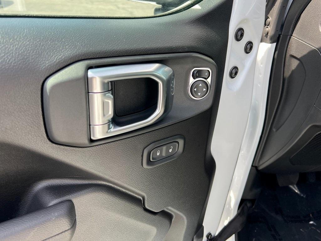 new 2025 Jeep Gladiator car, priced at $40,535