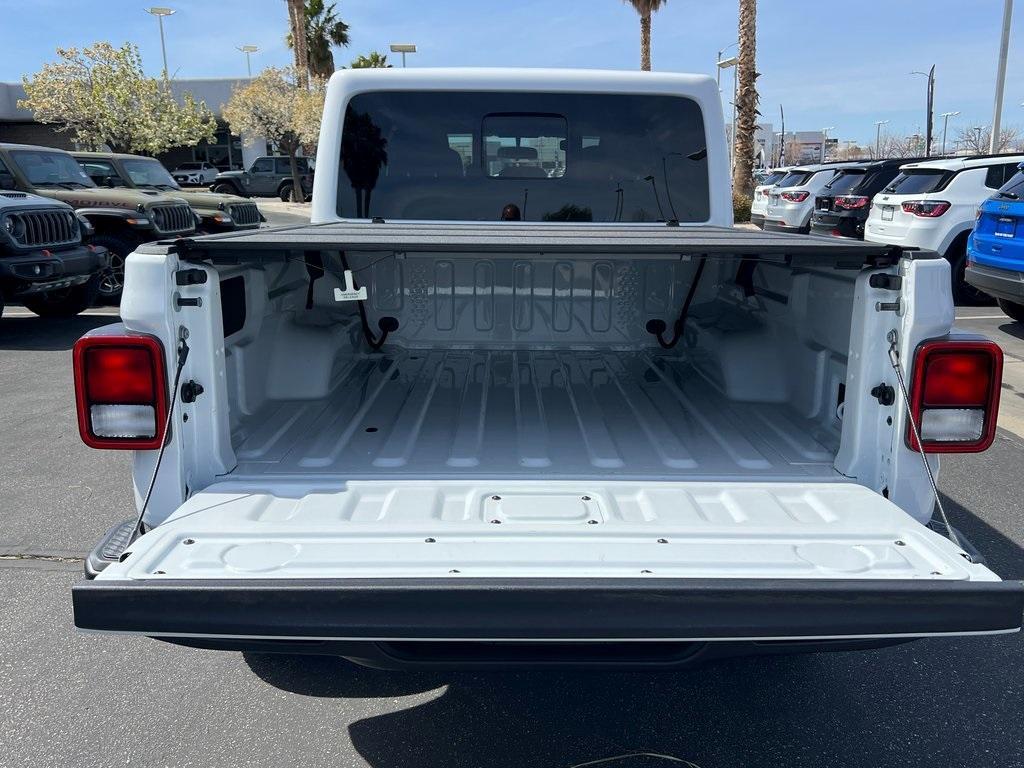 new 2025 Jeep Gladiator car, priced at $40,535