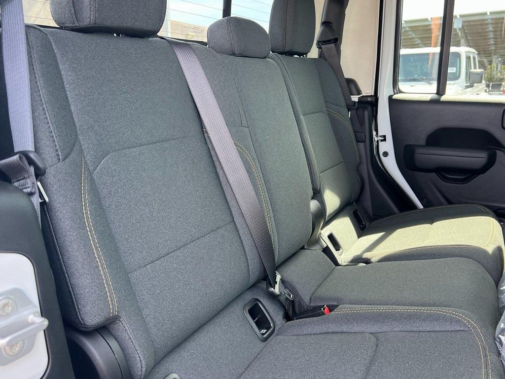 new 2025 Jeep Gladiator car, priced at $40,535