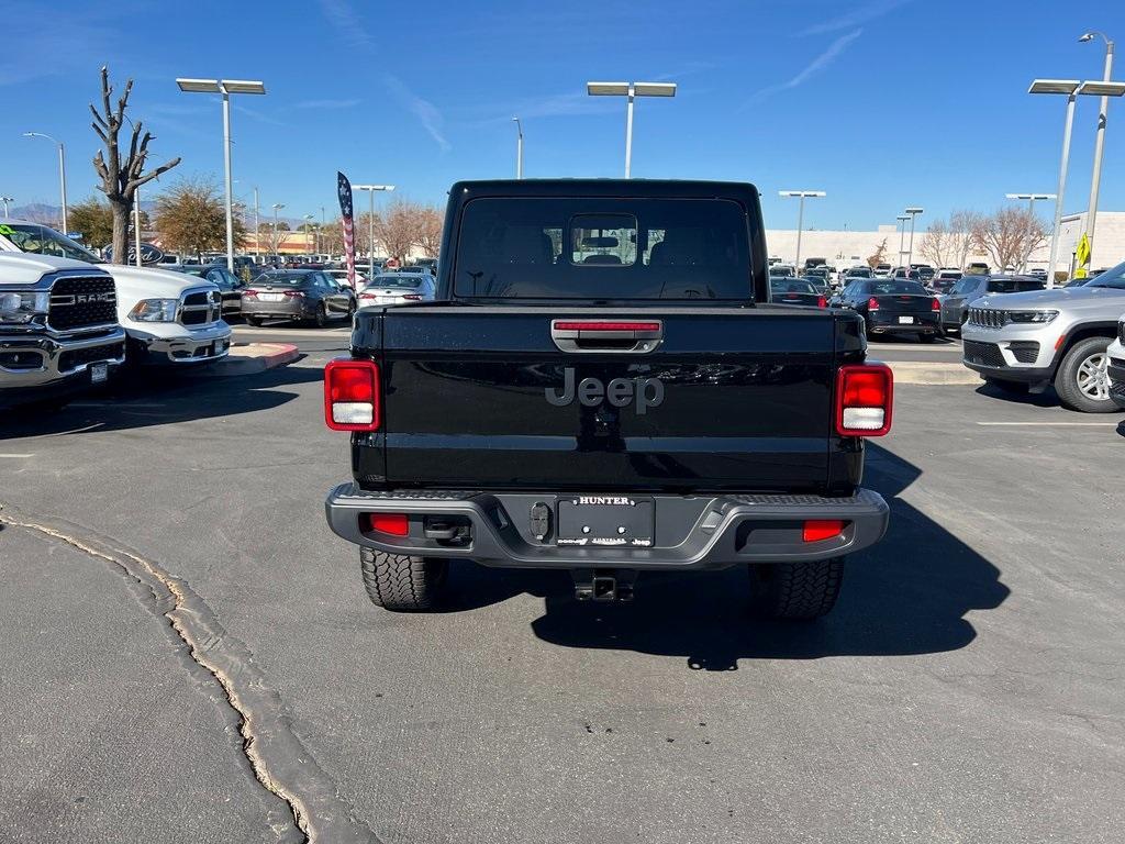 new 2025 Jeep Gladiator car, priced at $43,180