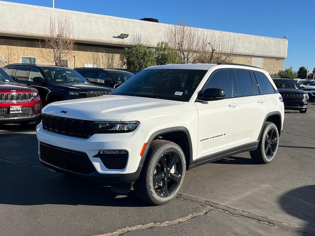 new 2024 Jeep Grand Cherokee car, priced at $42,425