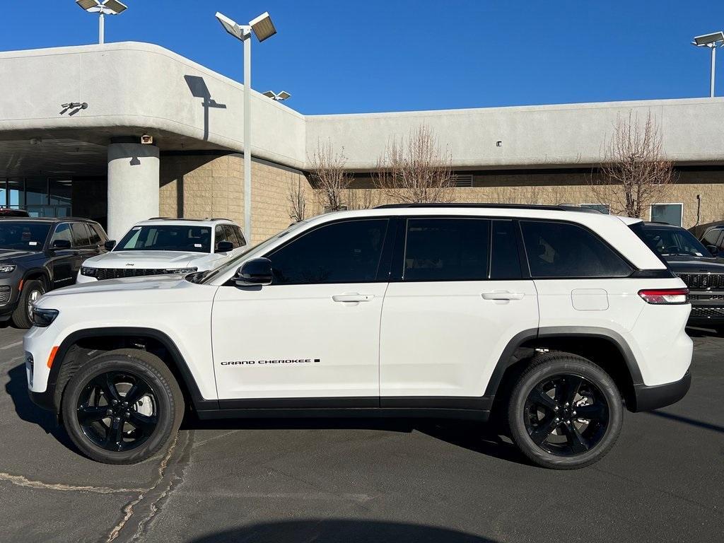 new 2024 Jeep Grand Cherokee car, priced at $42,425