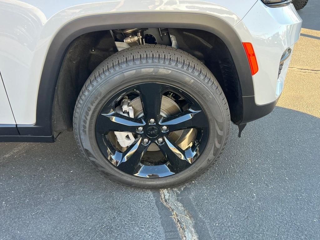 new 2024 Jeep Grand Cherokee car, priced at $42,425