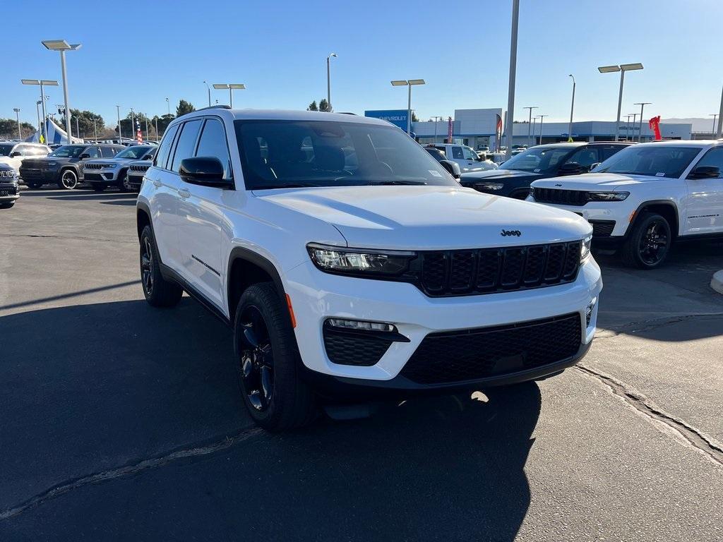 new 2024 Jeep Grand Cherokee car, priced at $42,425