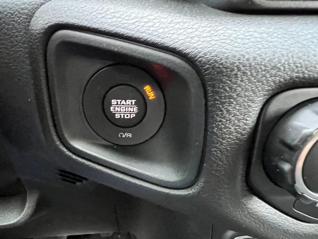 new 2025 Jeep Gladiator car, priced at $41,430