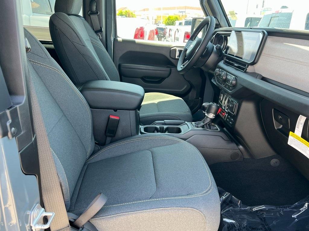 new 2025 Jeep Wrangler car, priced at $43,182