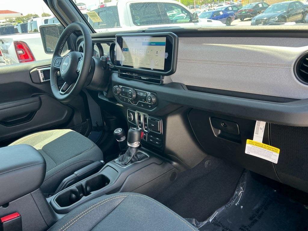 new 2025 Jeep Wrangler car, priced at $43,182