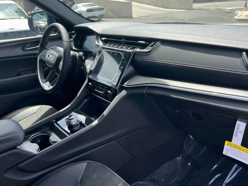 new 2025 Jeep Grand Cherokee L car, priced at $43,277