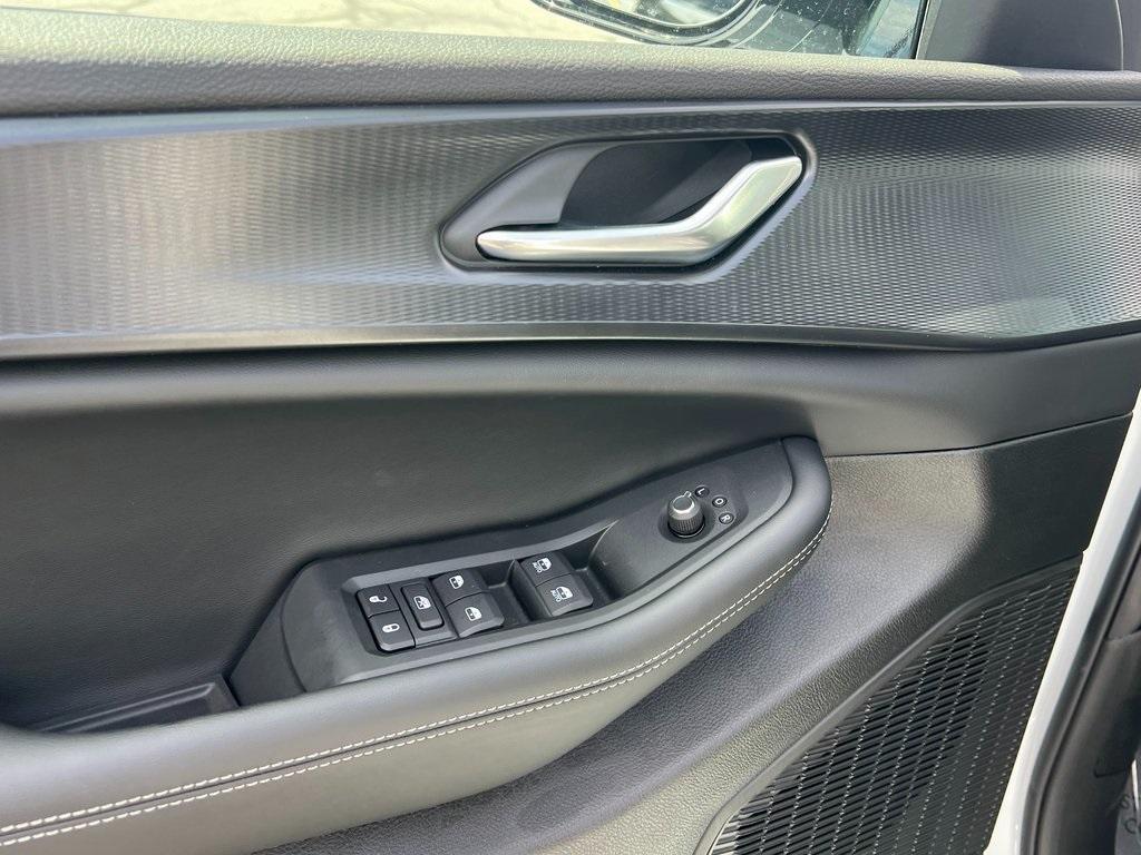 new 2025 Jeep Grand Cherokee L car, priced at $43,277