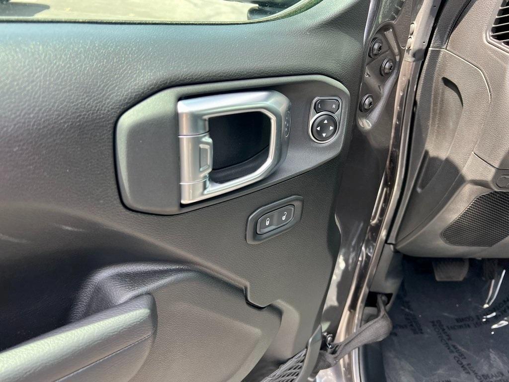 new 2025 Jeep Gladiator car, priced at $41,180