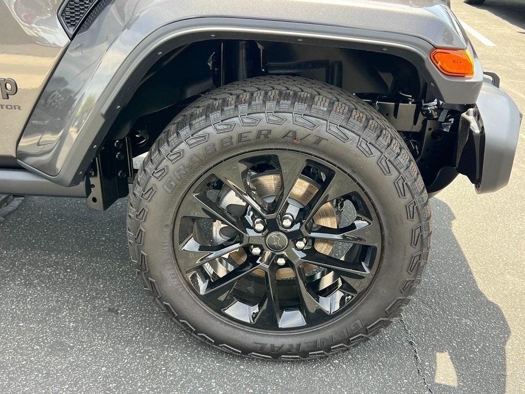 new 2025 Jeep Gladiator car, priced at $41,180