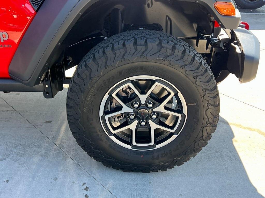 new 2025 Jeep Wrangler car, priced at $53,742