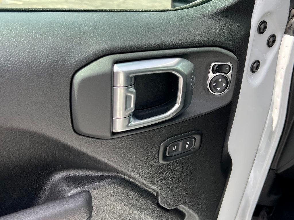 new 2025 Jeep Gladiator car, priced at $40,290
