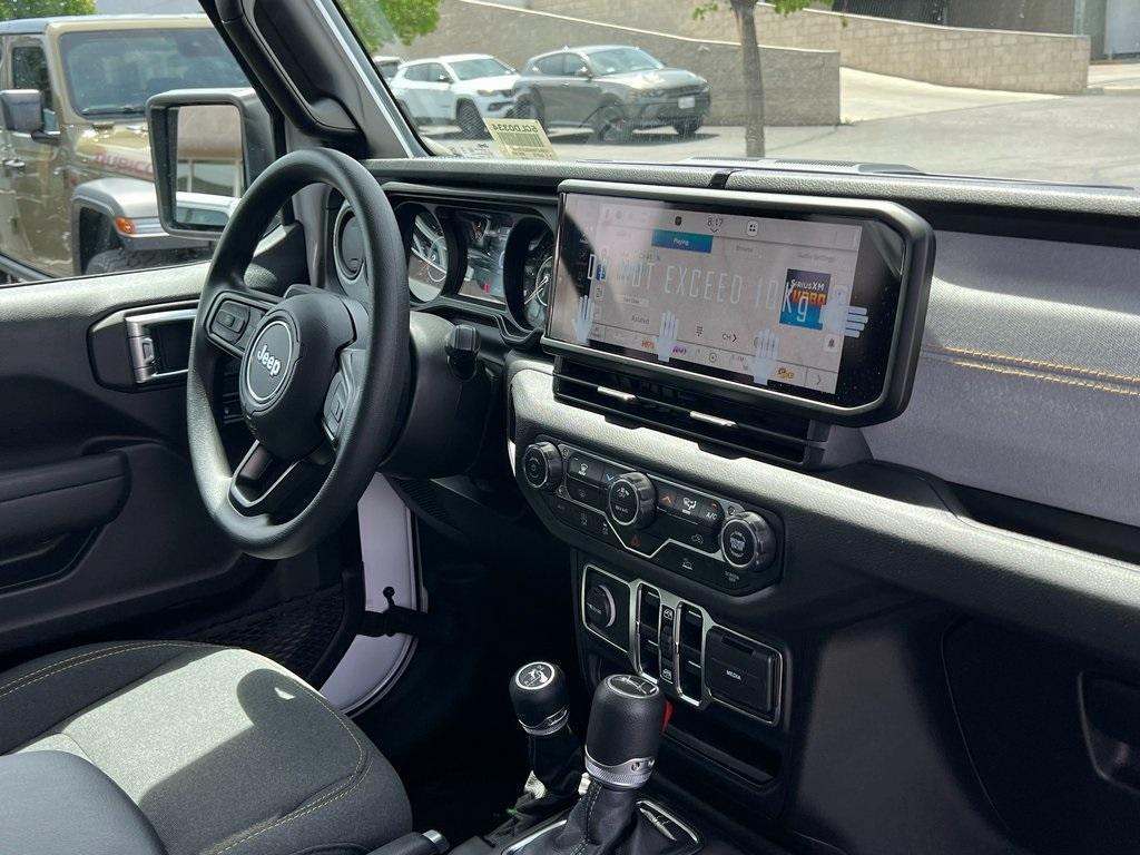 new 2025 Jeep Gladiator car, priced at $40,290