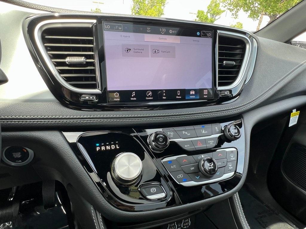 new 2025 Chrysler Pacifica Hybrid car, priced at $56,005