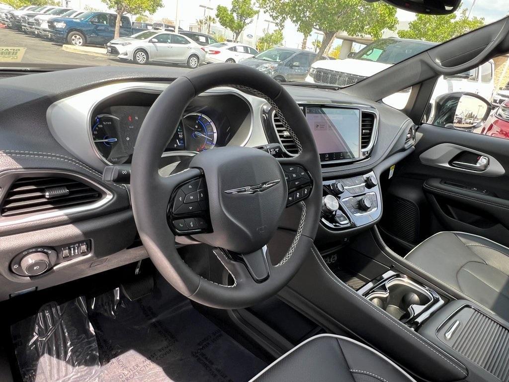 new 2025 Chrysler Pacifica Hybrid car, priced at $56,005