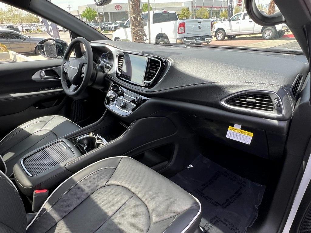 new 2025 Chrysler Pacifica Hybrid car, priced at $56,005