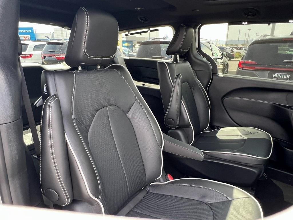 new 2025 Chrysler Pacifica Hybrid car, priced at $56,005