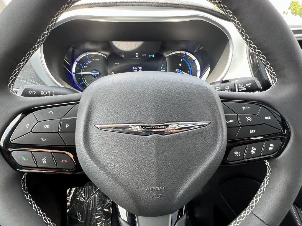 new 2025 Chrysler Pacifica Hybrid car, priced at $56,005
