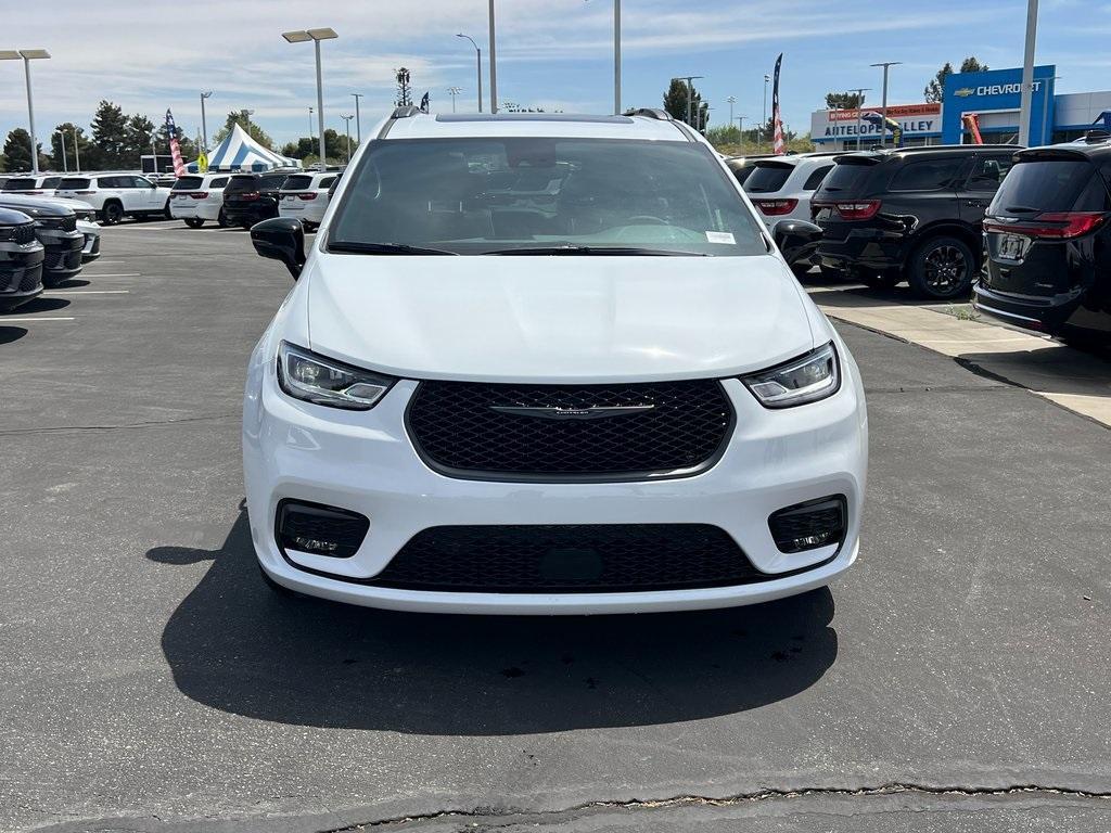 new 2025 Chrysler Pacifica Hybrid car, priced at $56,005
