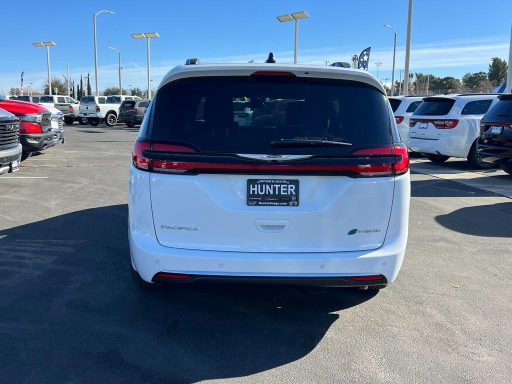 new 2025 Chrysler Pacifica Hybrid car