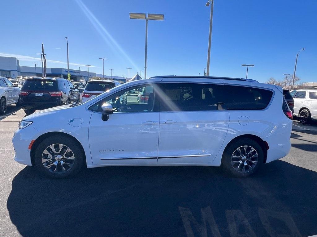 new 2025 Chrysler Pacifica Hybrid car