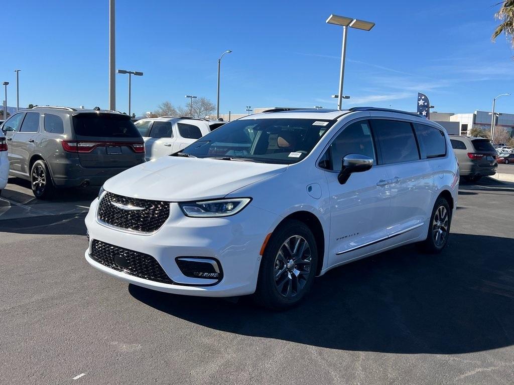 new 2025 Chrysler Pacifica Hybrid car