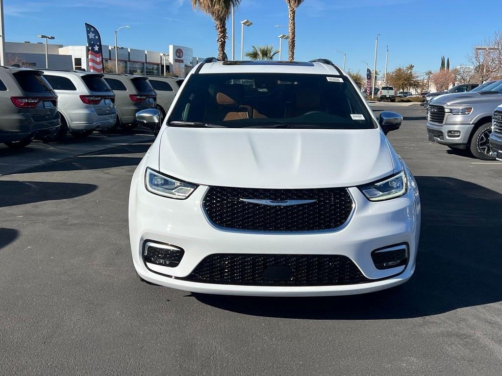 new 2025 Chrysler Pacifica Hybrid car