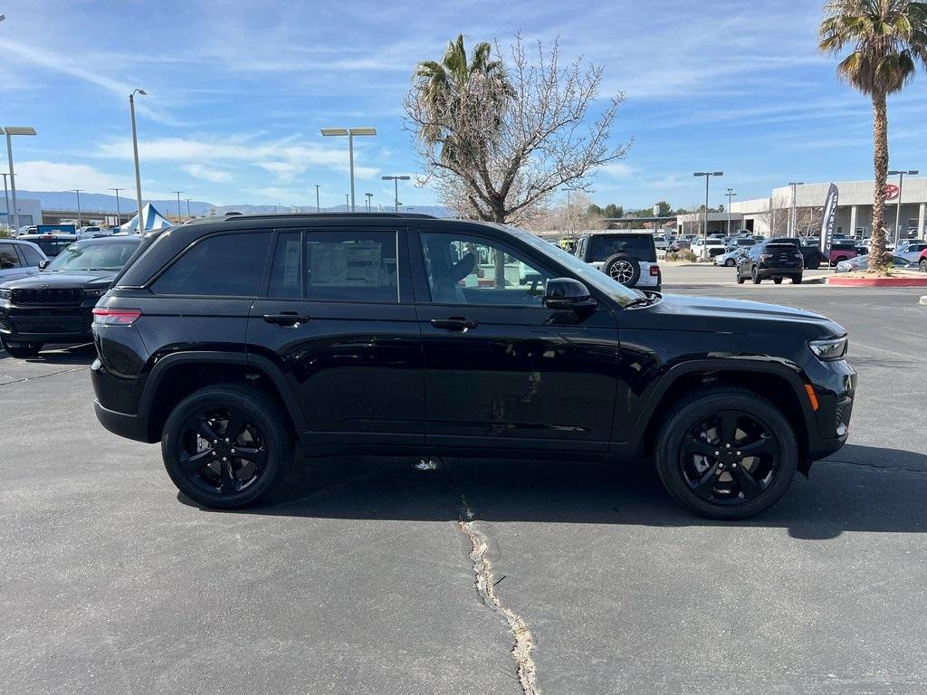 new 2025 Jeep Grand Cherokee car, priced at $44,675