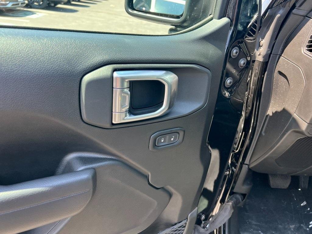 new 2025 Jeep Wrangler car, priced at $41,290