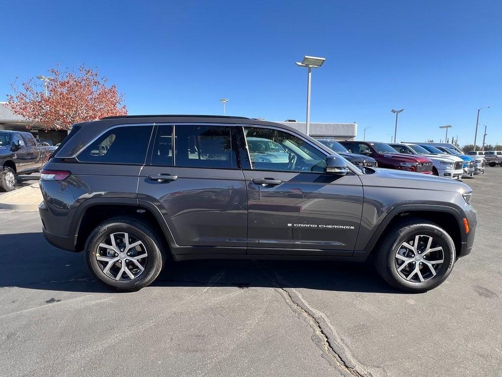 new 2025 Jeep Grand Cherokee car, priced at $42,545