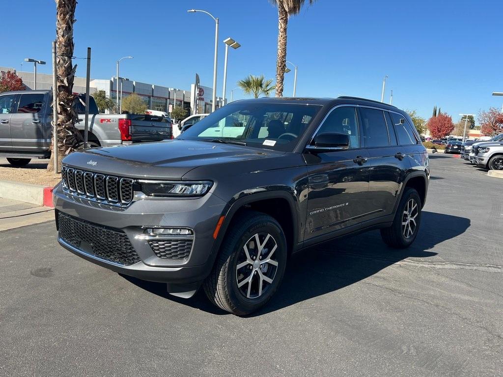 new 2025 Jeep Grand Cherokee car, priced at $42,545