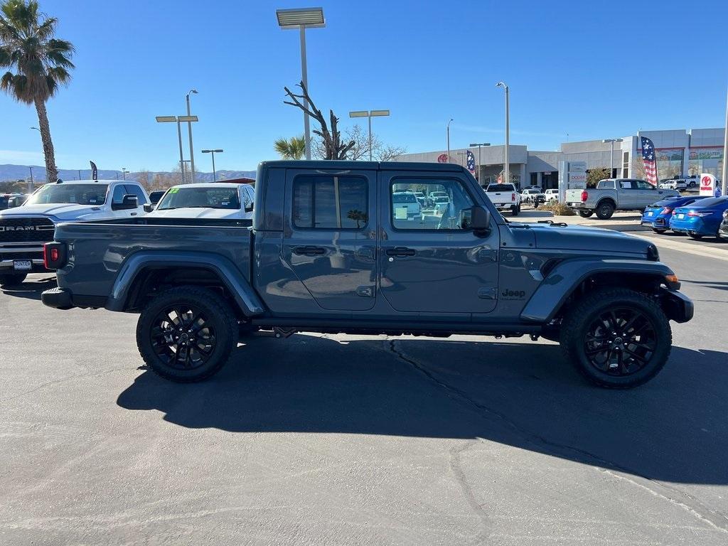 new 2025 Jeep Gladiator car, priced at $43,180