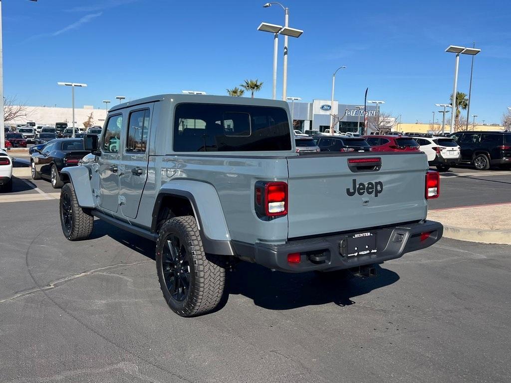 new 2025 Jeep Gladiator car, priced at $43,180