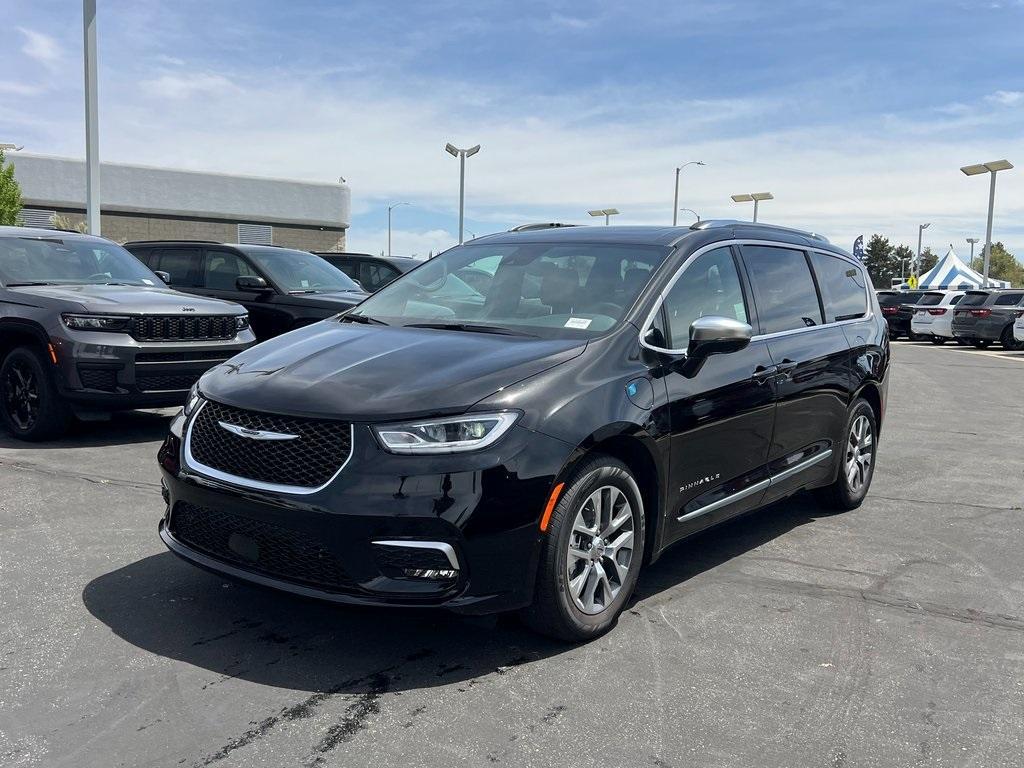 new 2025 Chrysler Pacifica Hybrid car, priced at $52,730