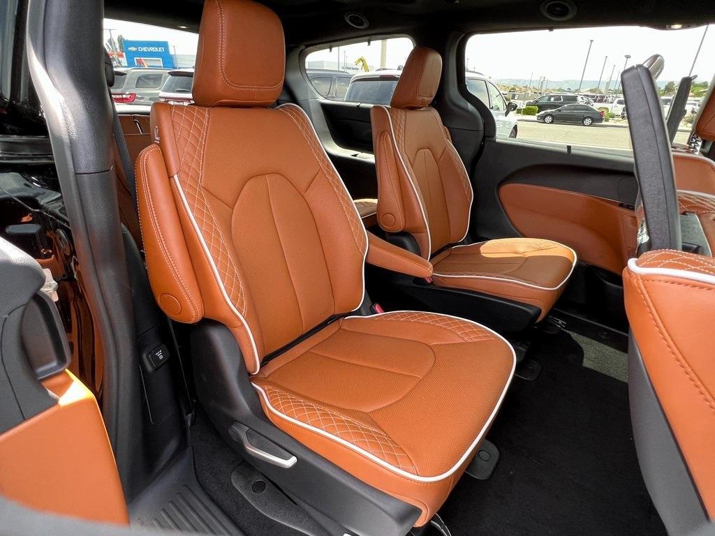 new 2025 Chrysler Pacifica Hybrid car, priced at $52,730