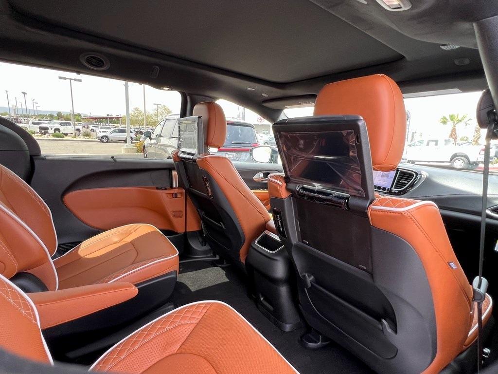 new 2025 Chrysler Pacifica Hybrid car, priced at $52,730