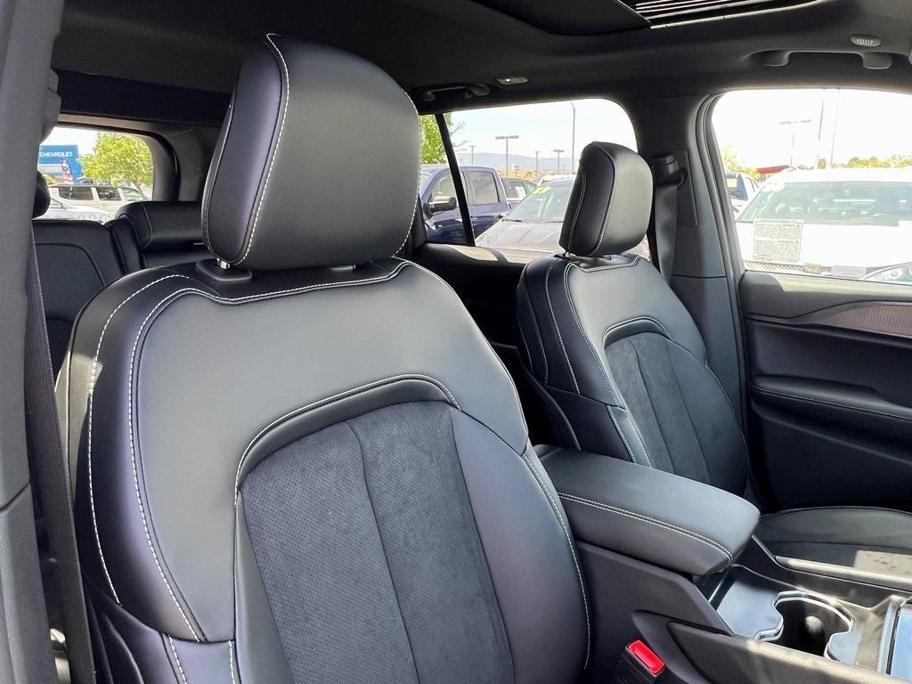 new 2025 Jeep Grand Cherokee car, priced at $43,555